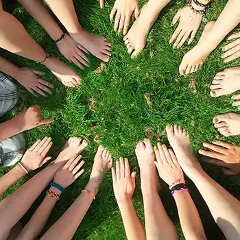 A circle of hands, community change for drug addiction